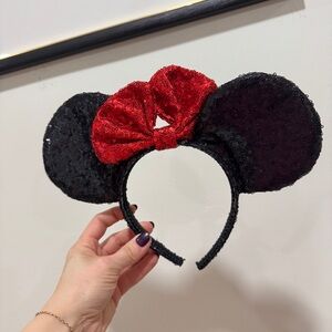 Disney Parks Minnie Mouse ears headband sequins bow